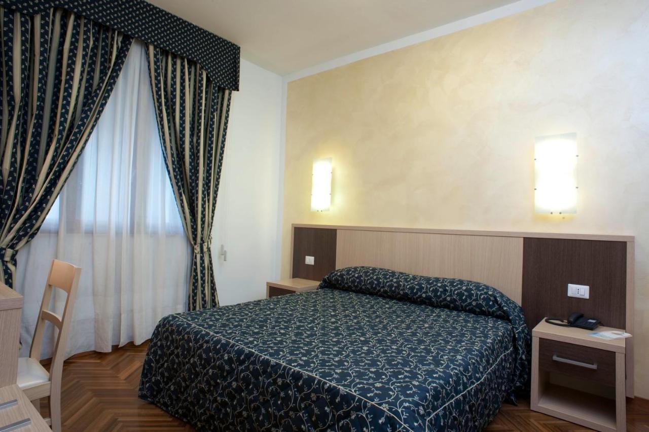 Hotel Astoria Fermo Exteriér fotografie